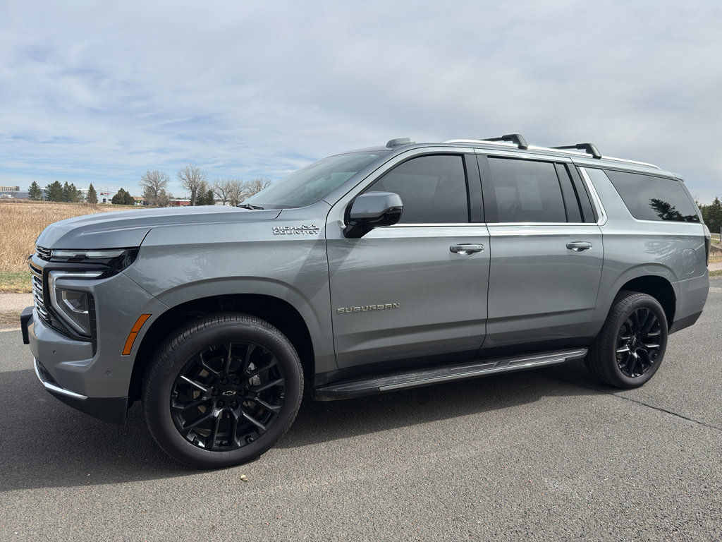 Used 2026 Chevrolet Suburban High Country w/ Sun And Tow Package image 2