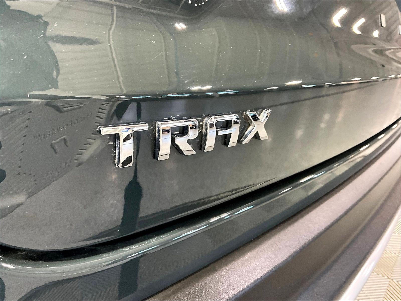 Used 2025 Chevrolet Trax LT FWD image 21