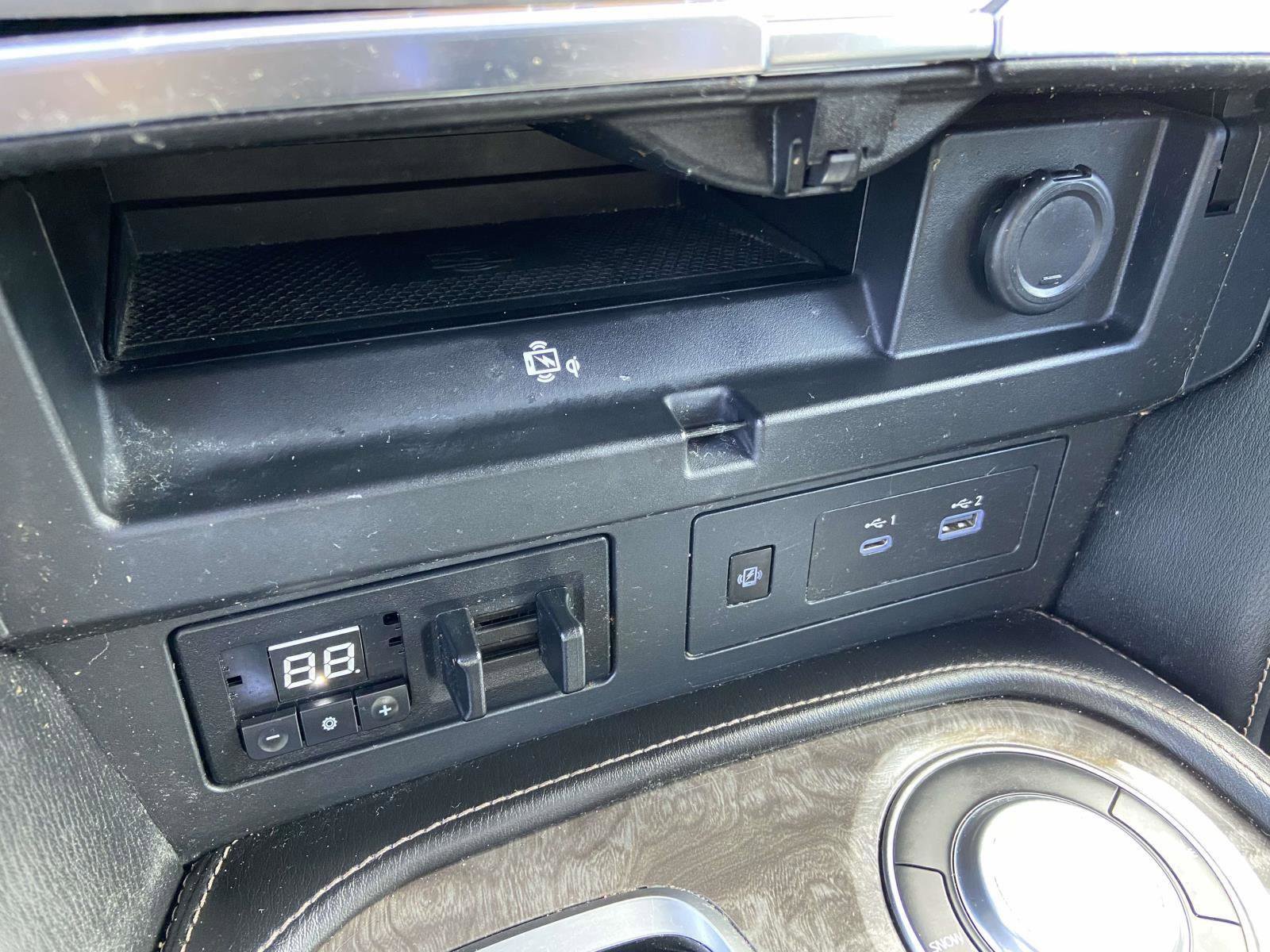 Used 2021 Nissan Armada Platinum image 17