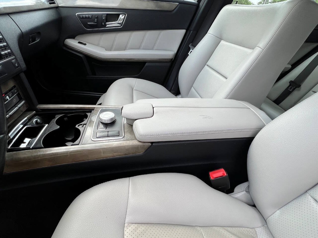 Used 2010 Mercedes-Benz E 350 Sedan image 39