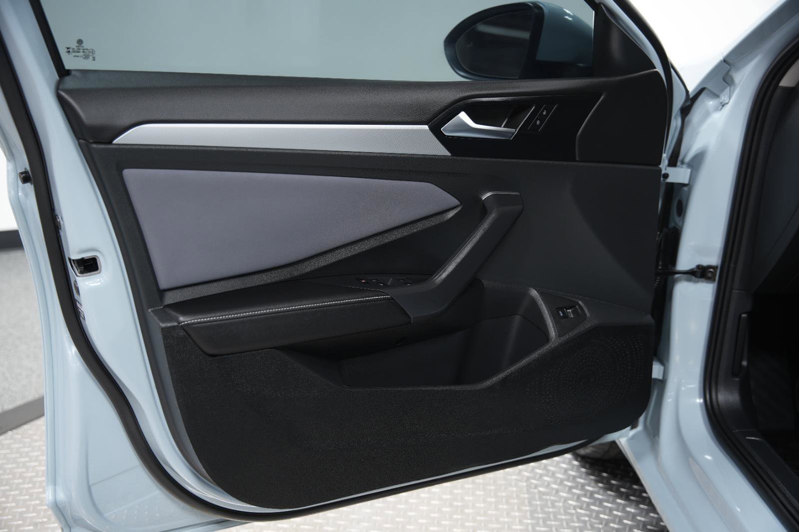 Used 2025 Volkswagen Jetta SE image 22