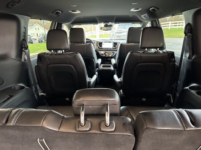 Used 2025 Chrysler Pacifica Select FWD image 36