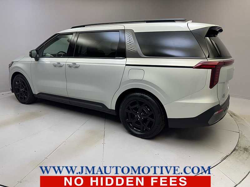 Used 2025 Kia Carnival SX Prestige image 3