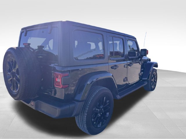 Used 2022 Jeep Wrangler Unlimited Sahara w/ Cold Weather Group AWD/4WD image 25