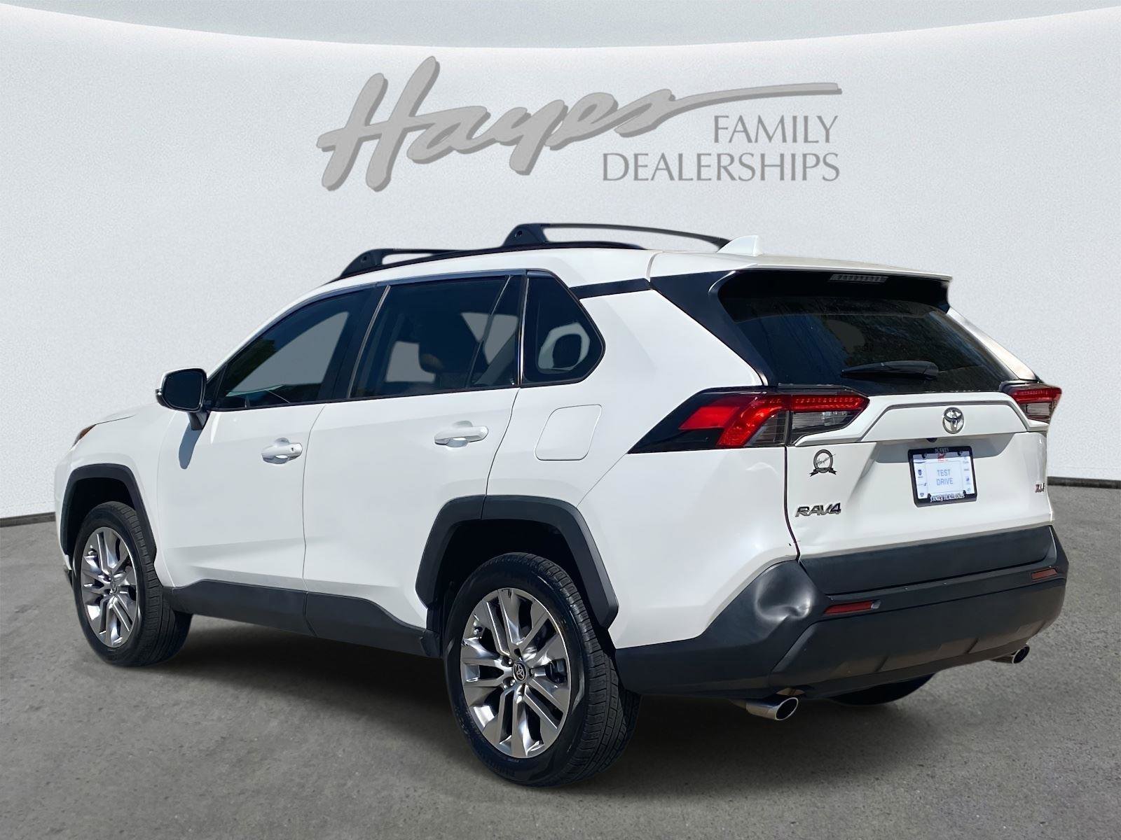 Used 2023 Toyota RAV4 XLE Premium image 9