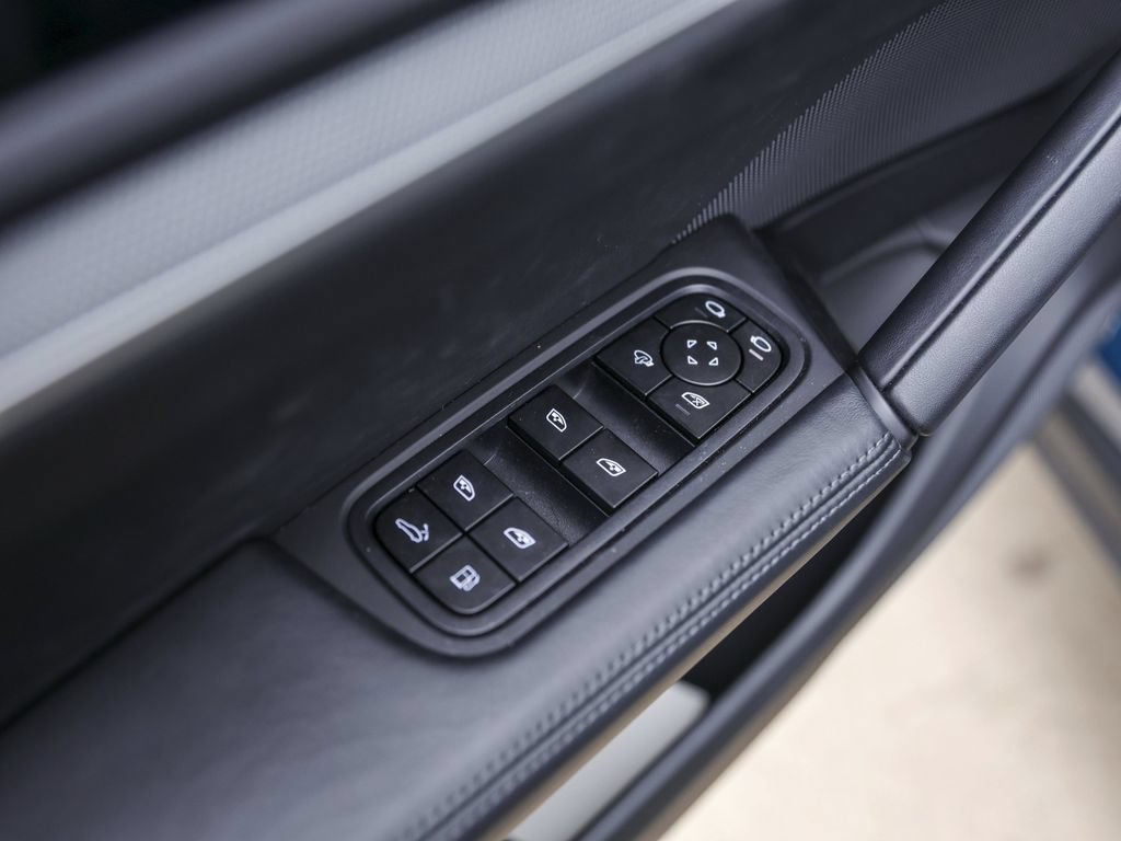 Certified 2025 Porsche Cayenne E-Hybrid AWD/4WD image 30