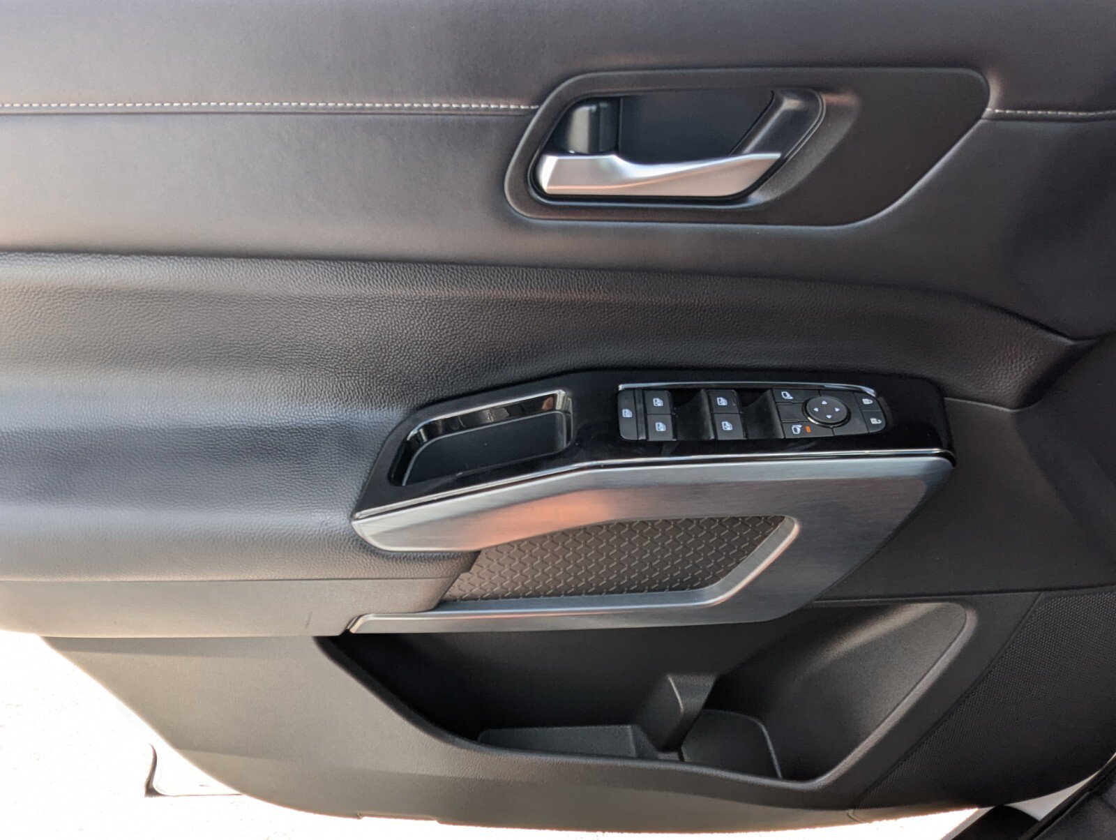 Certified 2025 Nissan Pathfinder SL FWD image 32