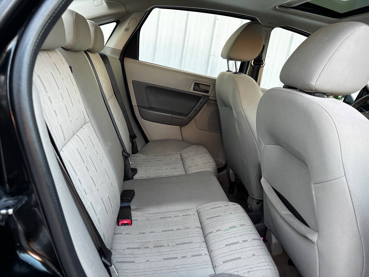 Used 2010 Ford Focus SE FWD image 16