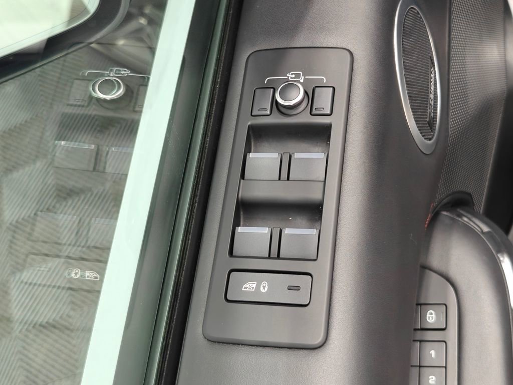 Used 2020 Land Rover Discovery HSE Luxury image 73