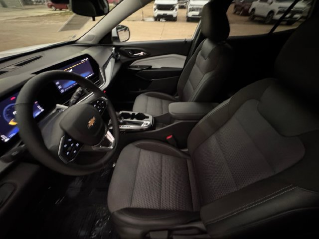 Used 2025 Chevrolet Trax LT w/ Driver Confidence Package FWD image 28