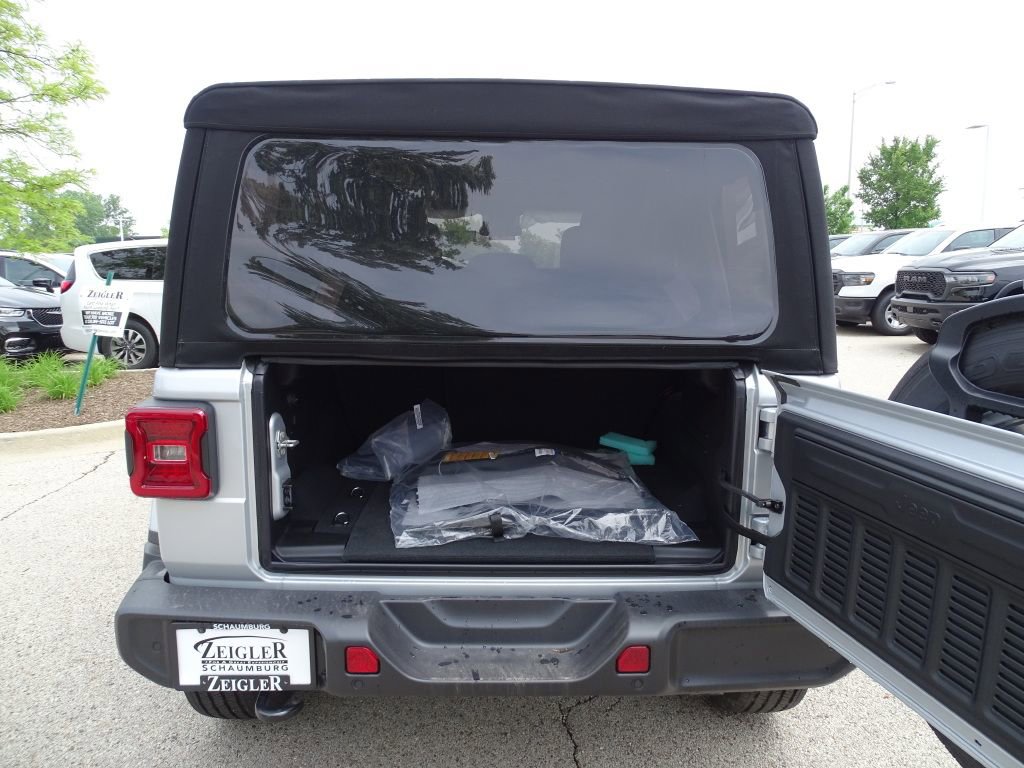 Used 2024 Jeep Wrangler Sahara w/ Safety Group image 15