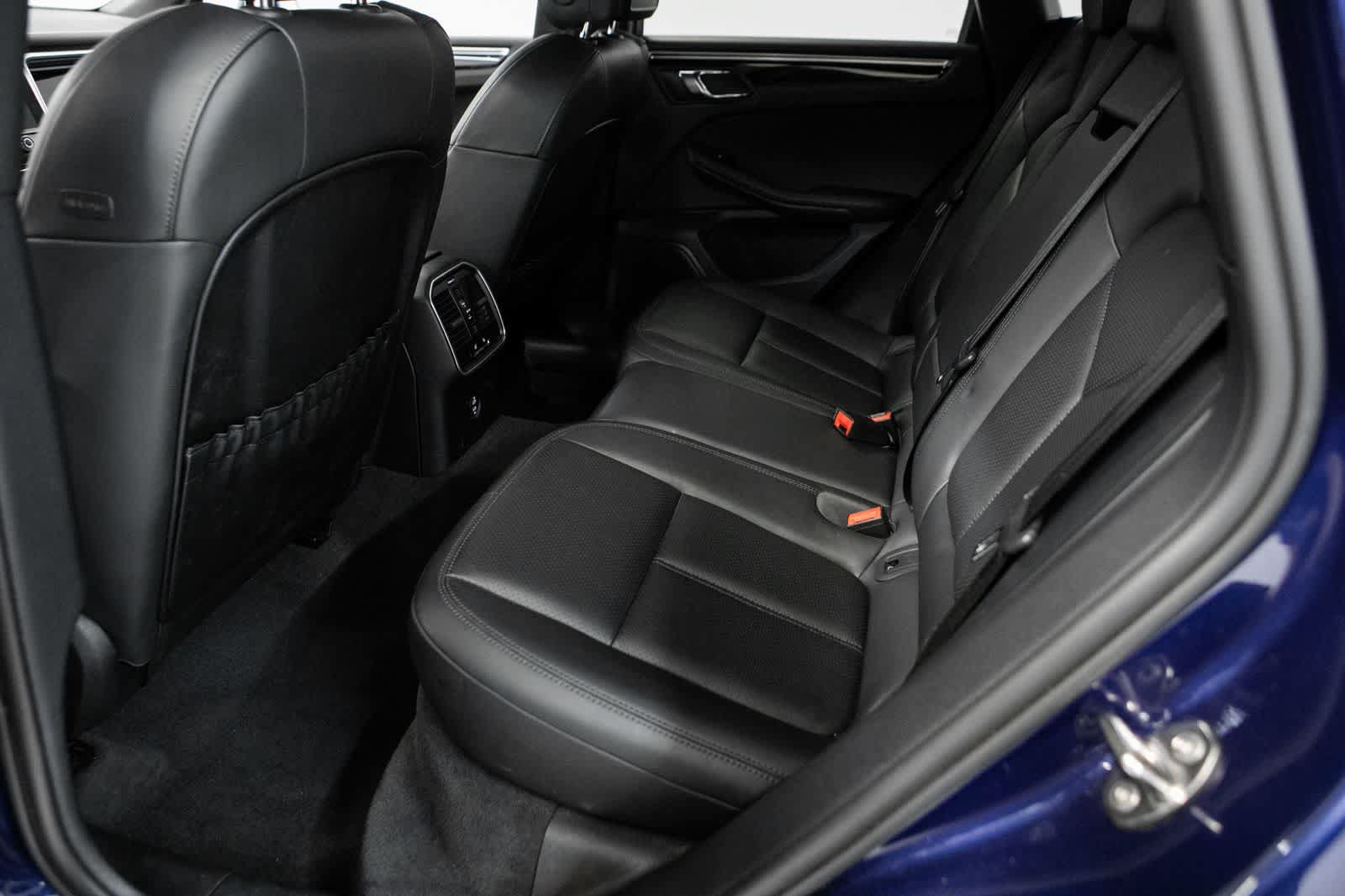Certified 2023 Porsche Macan AWD/4WD image 29