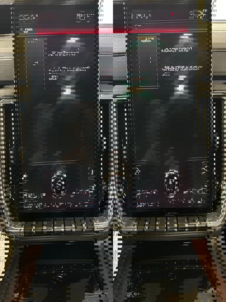 Used 2025 GMC Yukon XL Denali w/ Sun & Power Step Package image 31