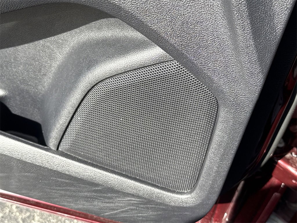 Used 2019 Ford Edge Titanium image 34