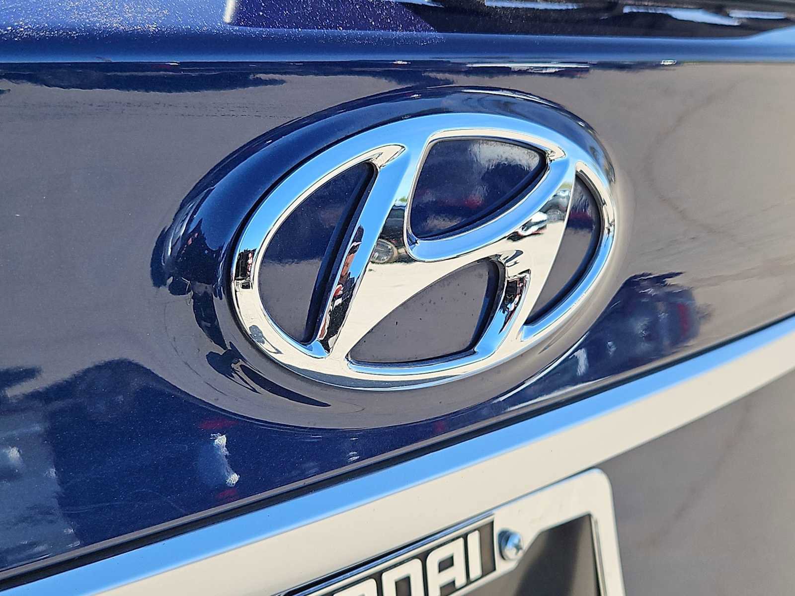 Used 2020 Hyundai Santa Fe SE w/ Cargo Package image 11