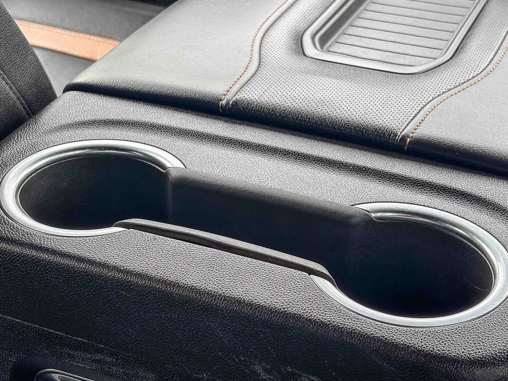 Used 2022 GMC Yukon XL AT4 image 24