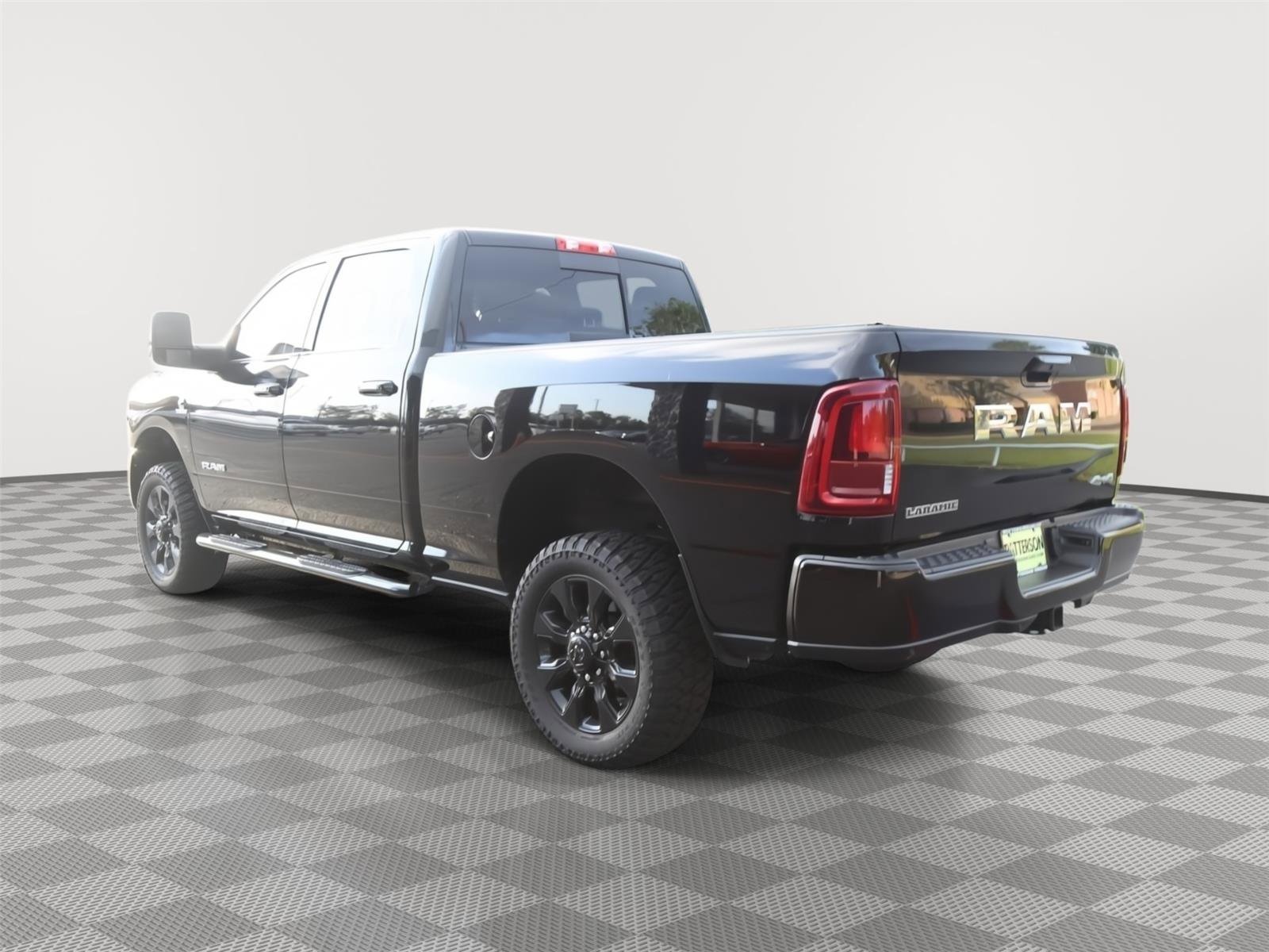 Used 2025 RAM 2500 Laramie AWD/4WD image 4