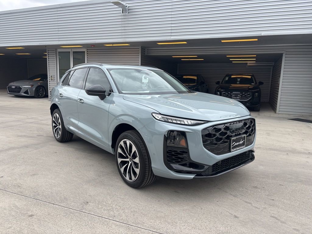 New 2026 Audi Q3 quattro 2.0T AWD/4WD image 3