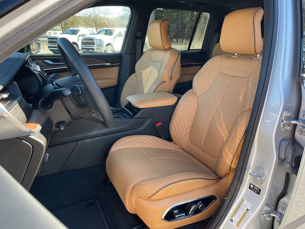 Used 2025 Jeep Grand Cherokee Summit w/ Adv Protech Group IV image 20