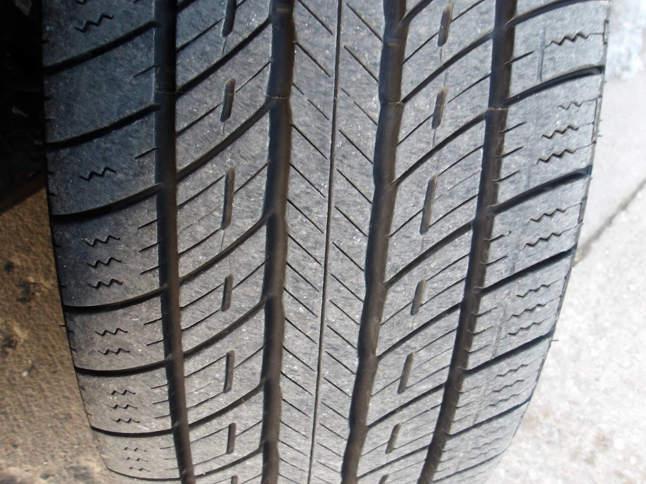 Used 2014 Lincoln MKS image 45