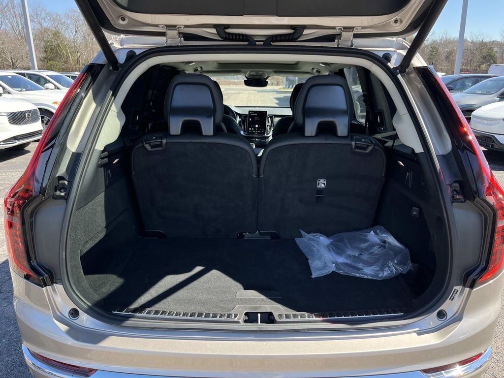 Used 2025 Volvo XC90 B6 Ultra image 12