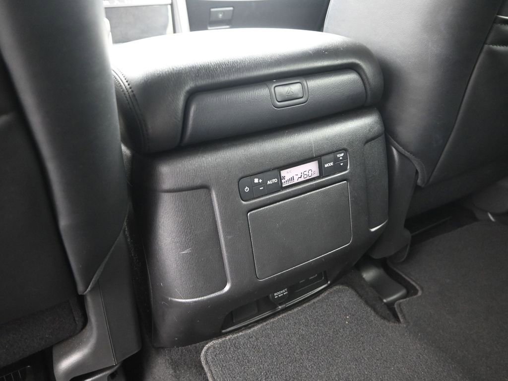 Used 2024 Nissan Armada SV image 13