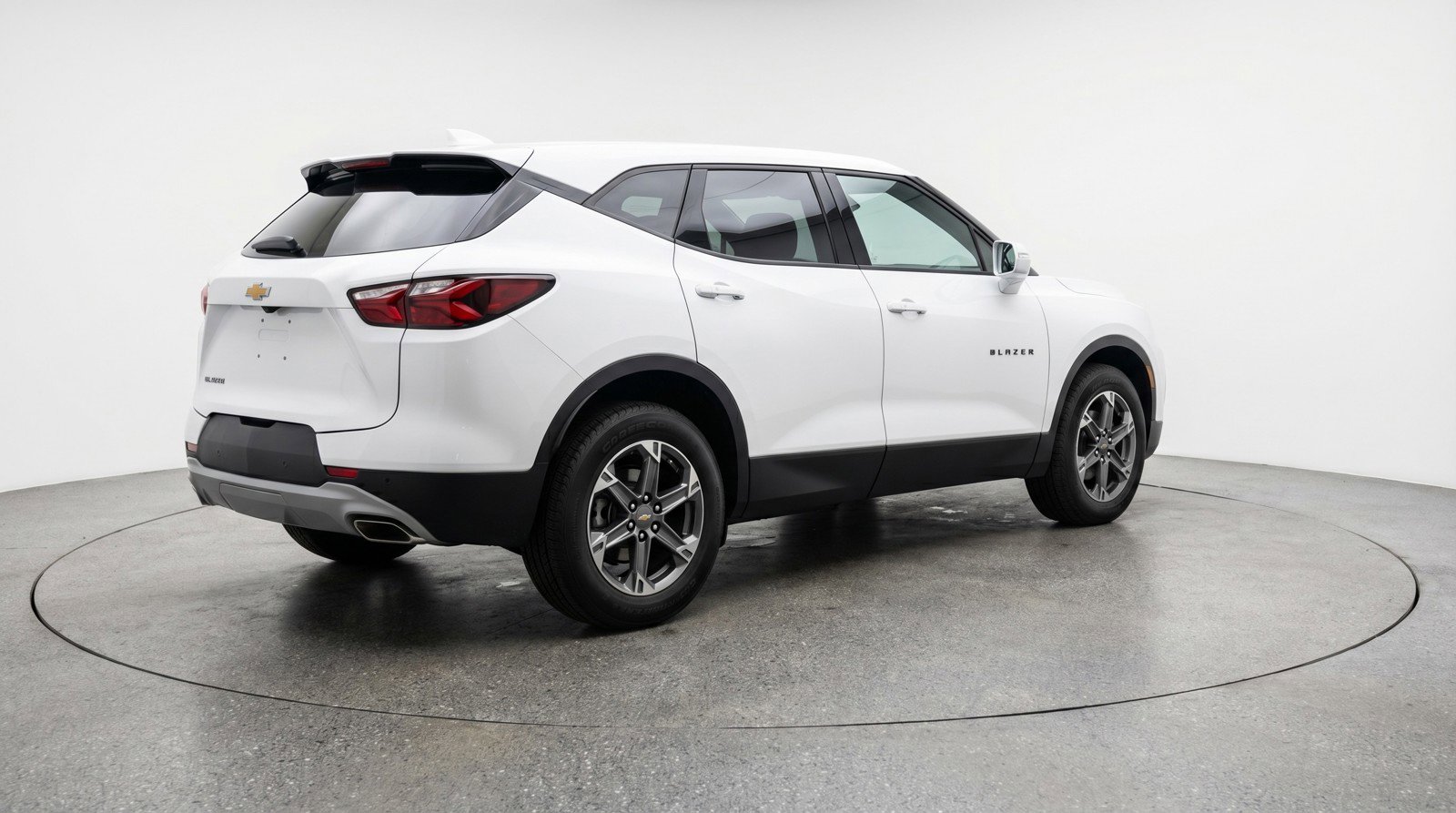 Used 2025 Chevrolet Blazer LT FWD image 9