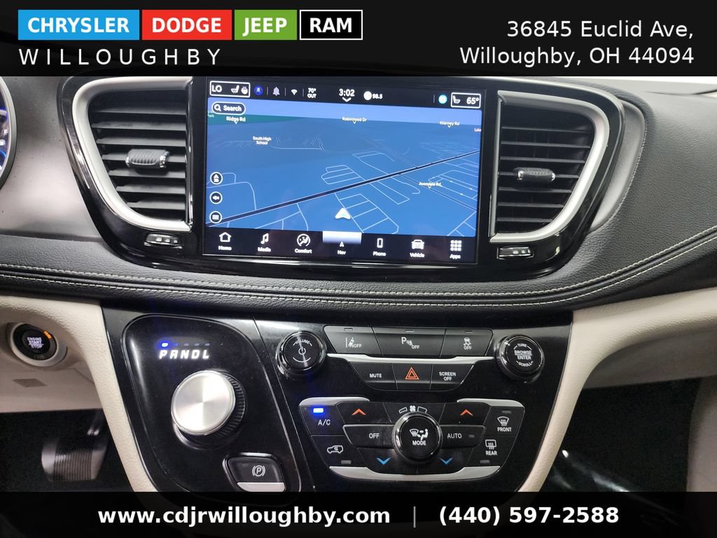 Used 2024 Chrysler Pacifica Limited FWD image 20