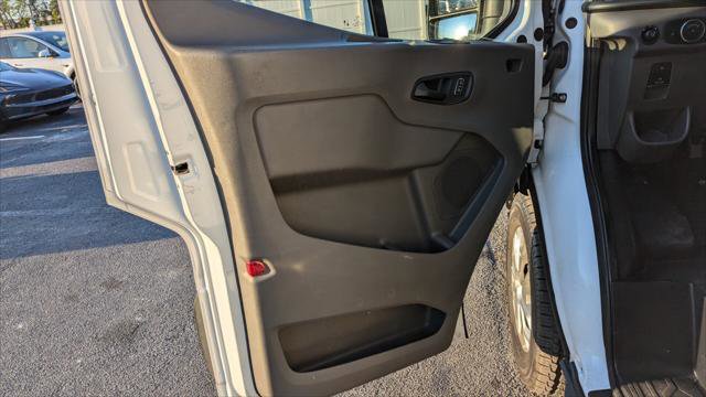 Used 2022 Ford E-Transit 148 High Roof Extended image 13