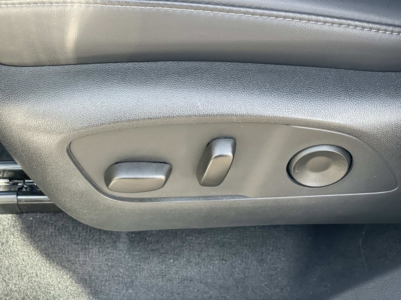 Used 2025 GMC Acadia Elevation w/ Elevation Premium Package image 22