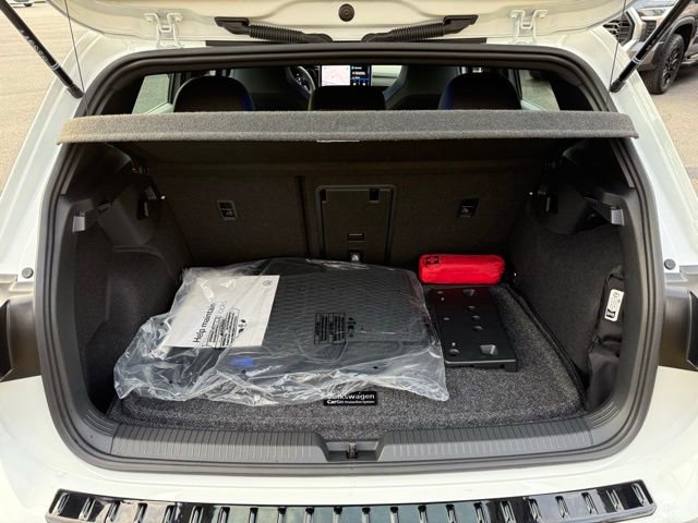 Used 2025 Volkswagen Golf R Black Edition image 7
