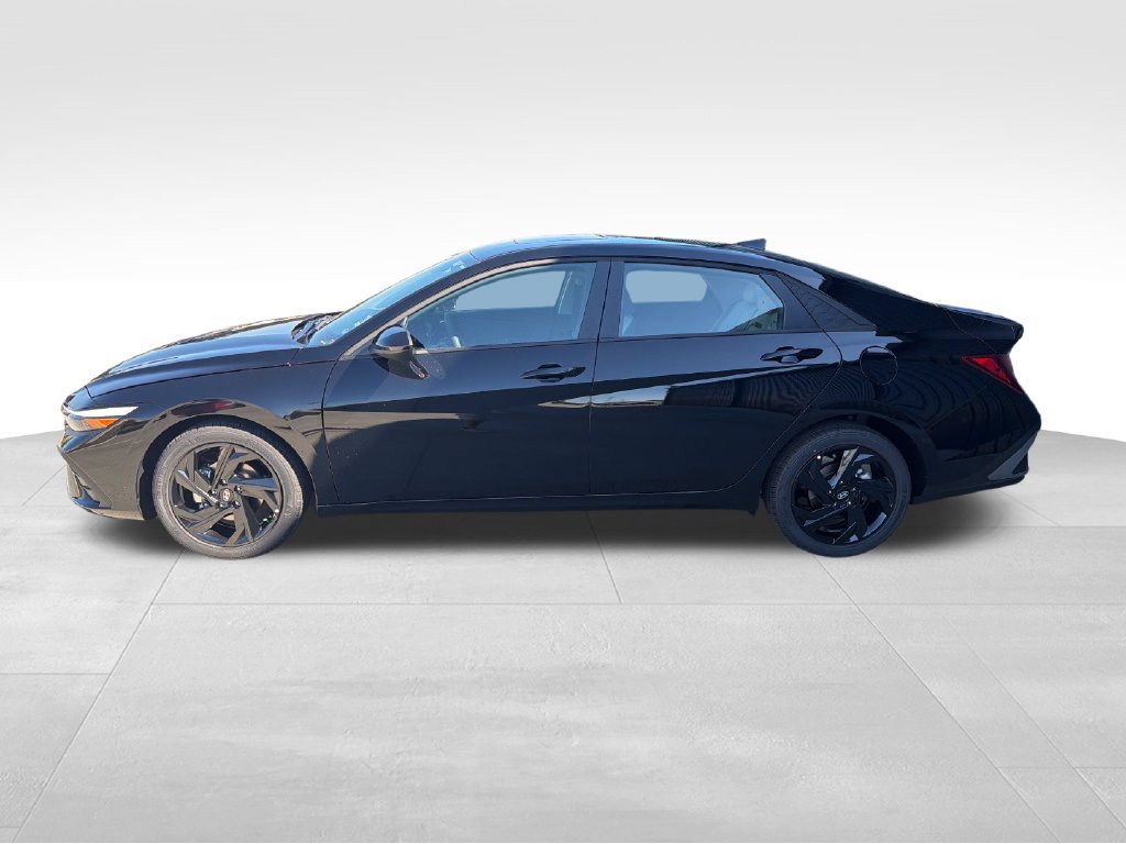 New 2026 Hyundai Elantra SEL Sport FWD image 2