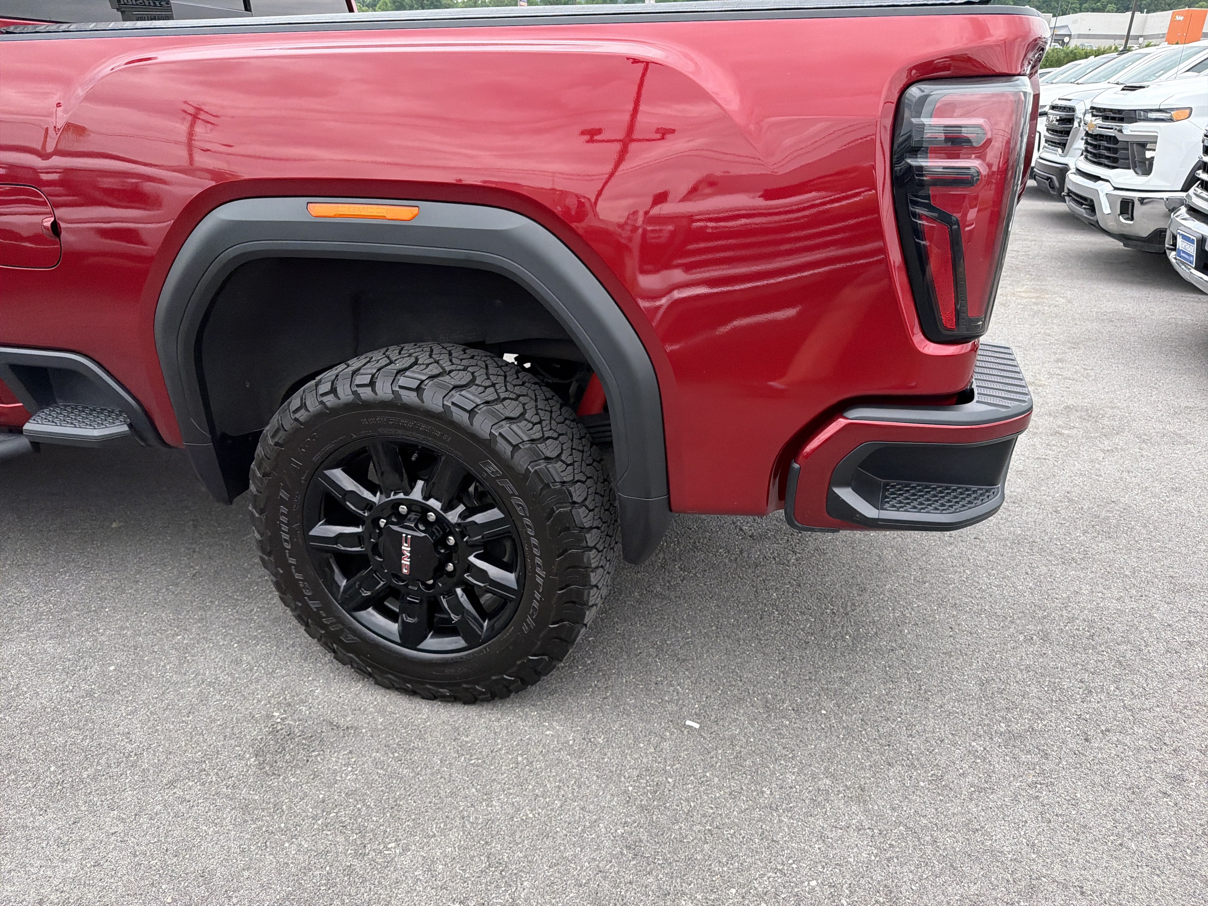 Used 2024 GMC Sierra 2500 AT4 w/ AT4 Preferred Package AWD/4WD image 12