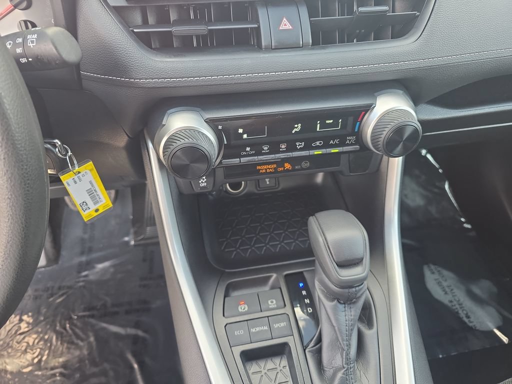 Used 2021 Toyota RAV4 LE w/ Carpet Mat Package (TMS) FWD image 17