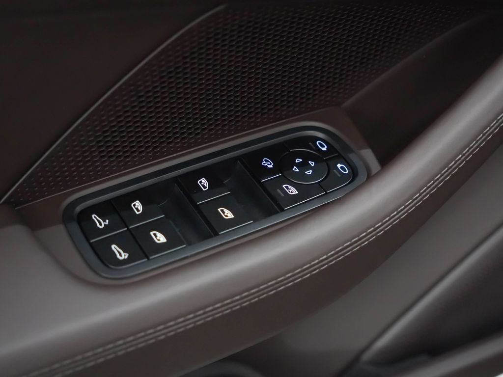 Certified 2025 Porsche Panamera 4 AWD/4WD image 15