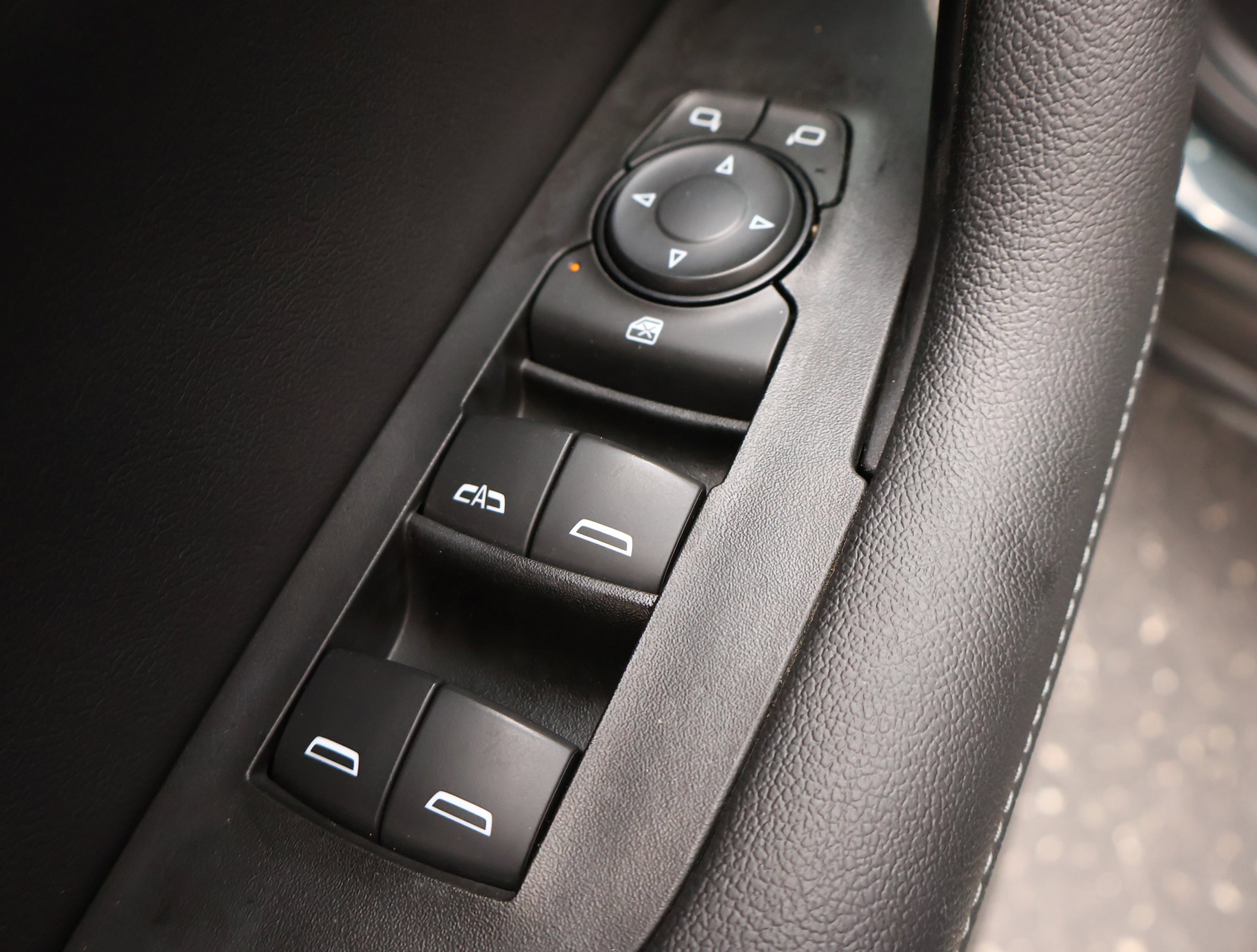 Used 2019 Chevrolet Blazer LT FWD image 7