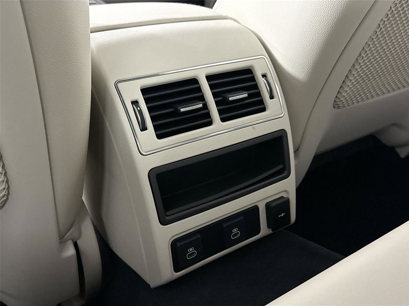 Used 2024 Jaguar XF R-Dynamic SE image 38