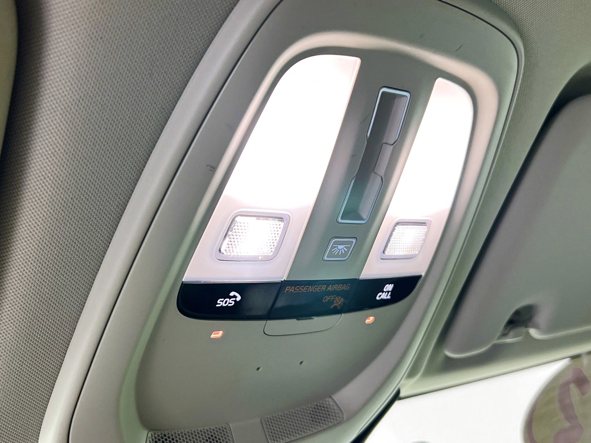 Used 2022 Volvo XC60 B5 Momentum image 22