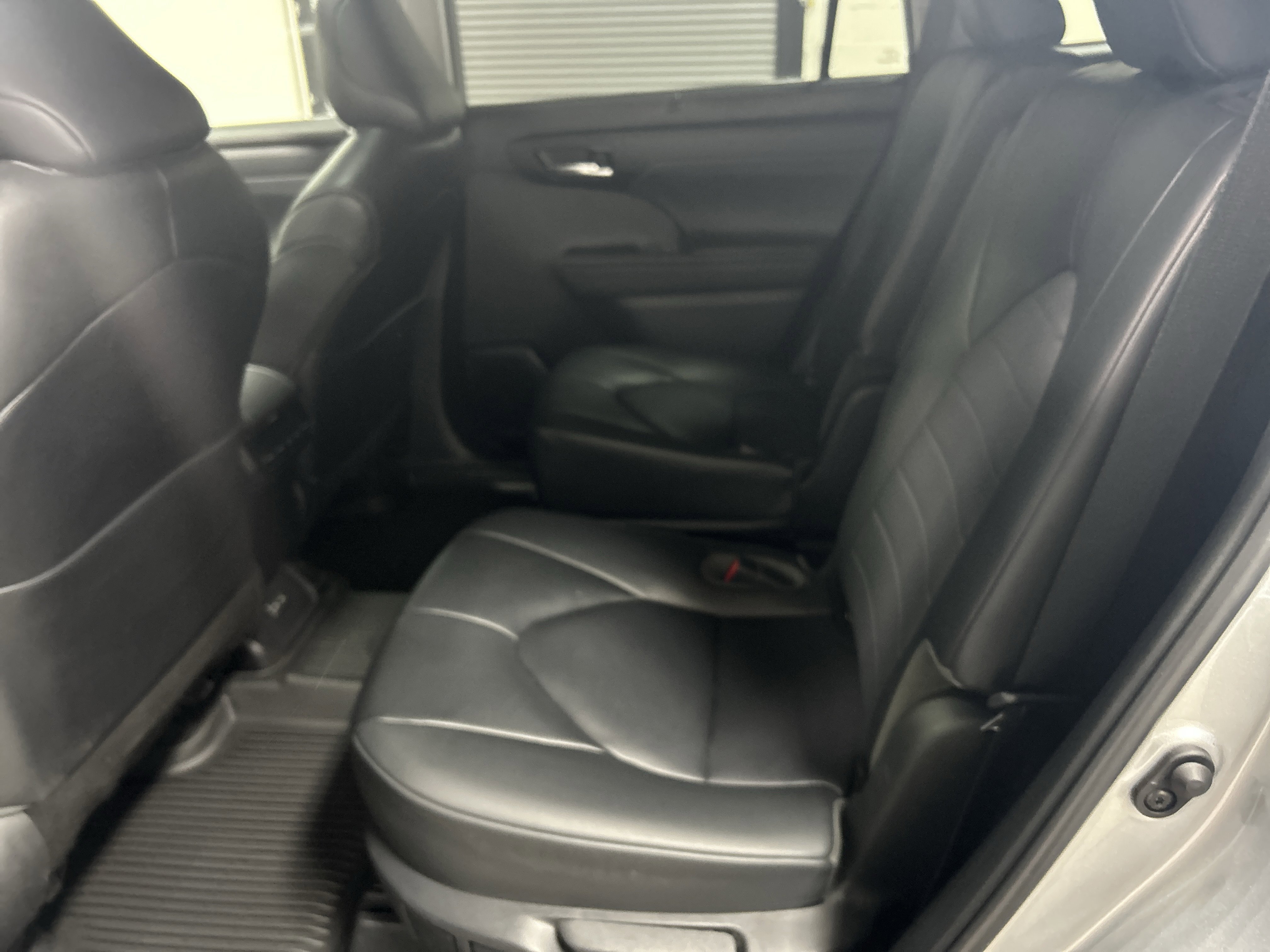 Used 2023 Toyota Highlander XLE image 27