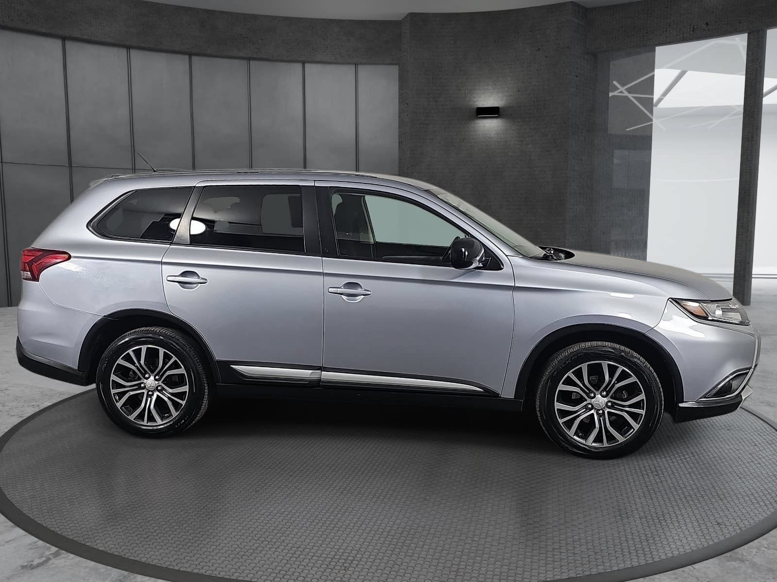 Used 2016 Mitsubishi Outlander ES AWD/4WD image 4