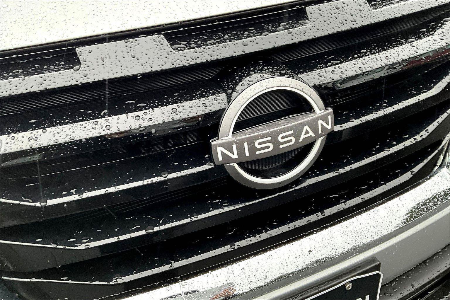 Used 2024 Nissan Pathfinder SV AWD/4WD image 32