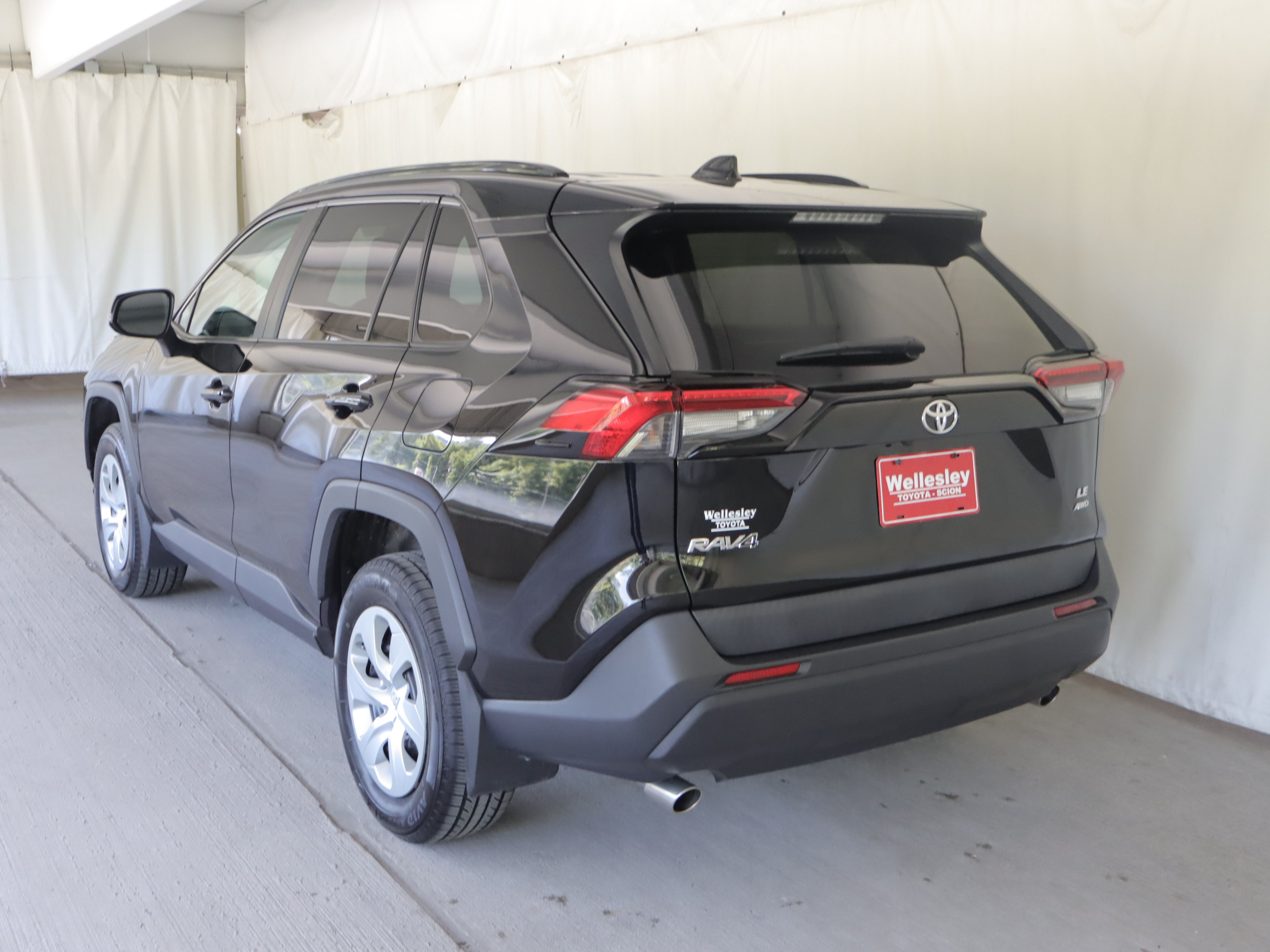 Used 2019 Toyota RAV4 LE AWD/4WD image 23