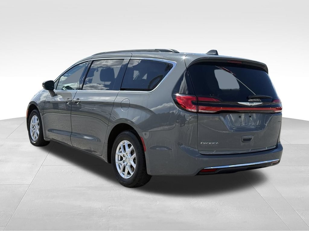 Used 2022 Chrysler Pacifica Touring-L FWD image 3
