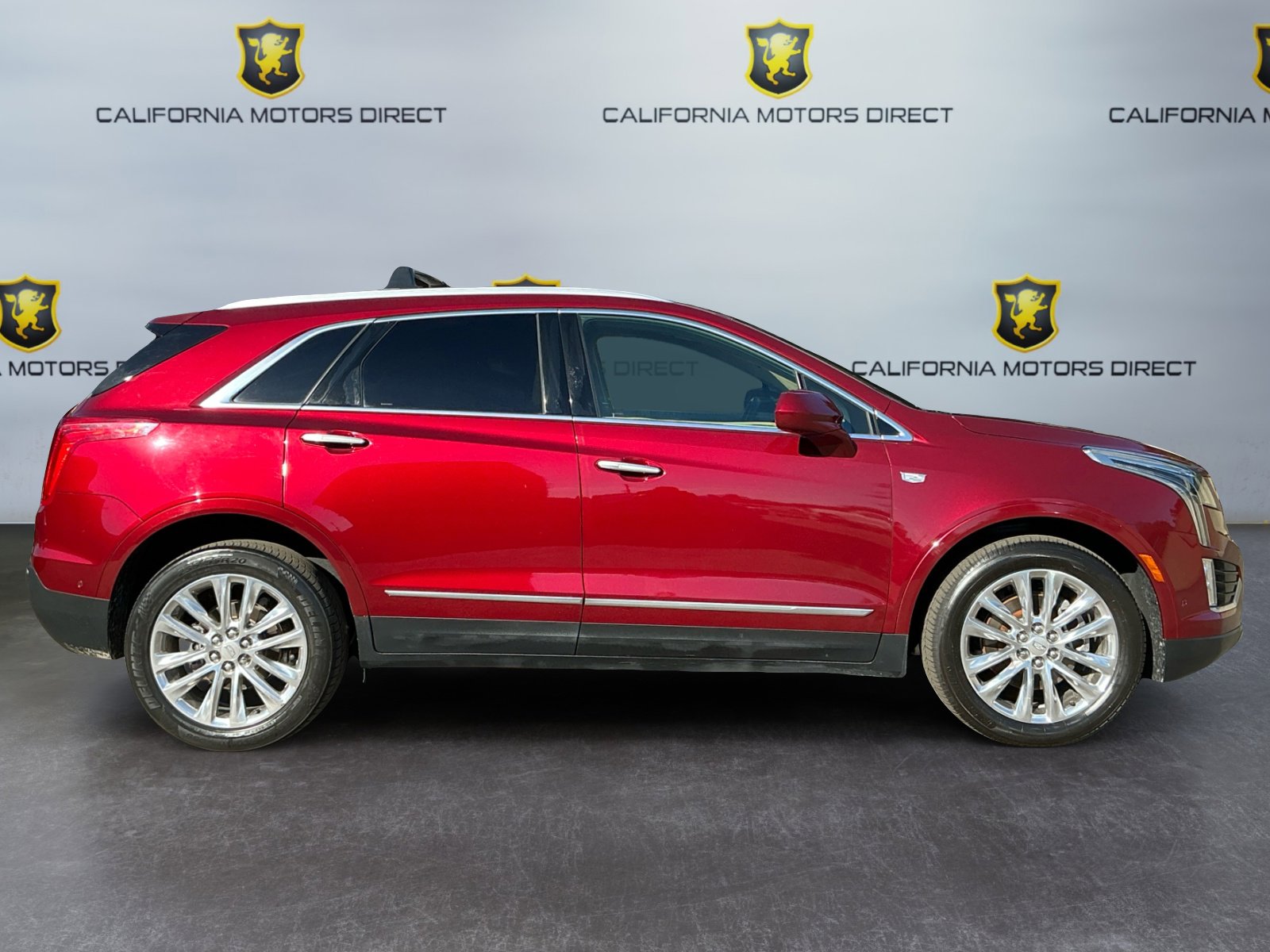 Used 2017 Cadillac XT5 Platinum w/ Driver Assist Package image 4