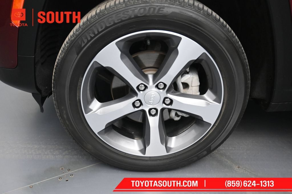 Used 2023 Jeep Grand Cherokee Limited AWD/4WD image 33