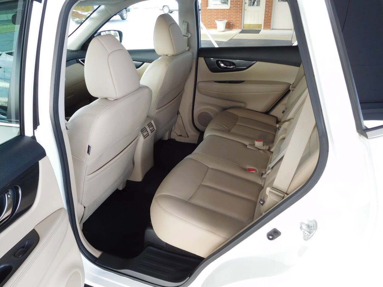 Used 2016 Nissan Rogue SL w/ SL Premium Package image 6