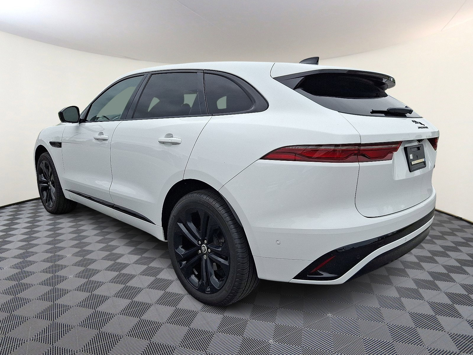 Used 2026 Jaguar F-PACE R-Dynamic S image 4
