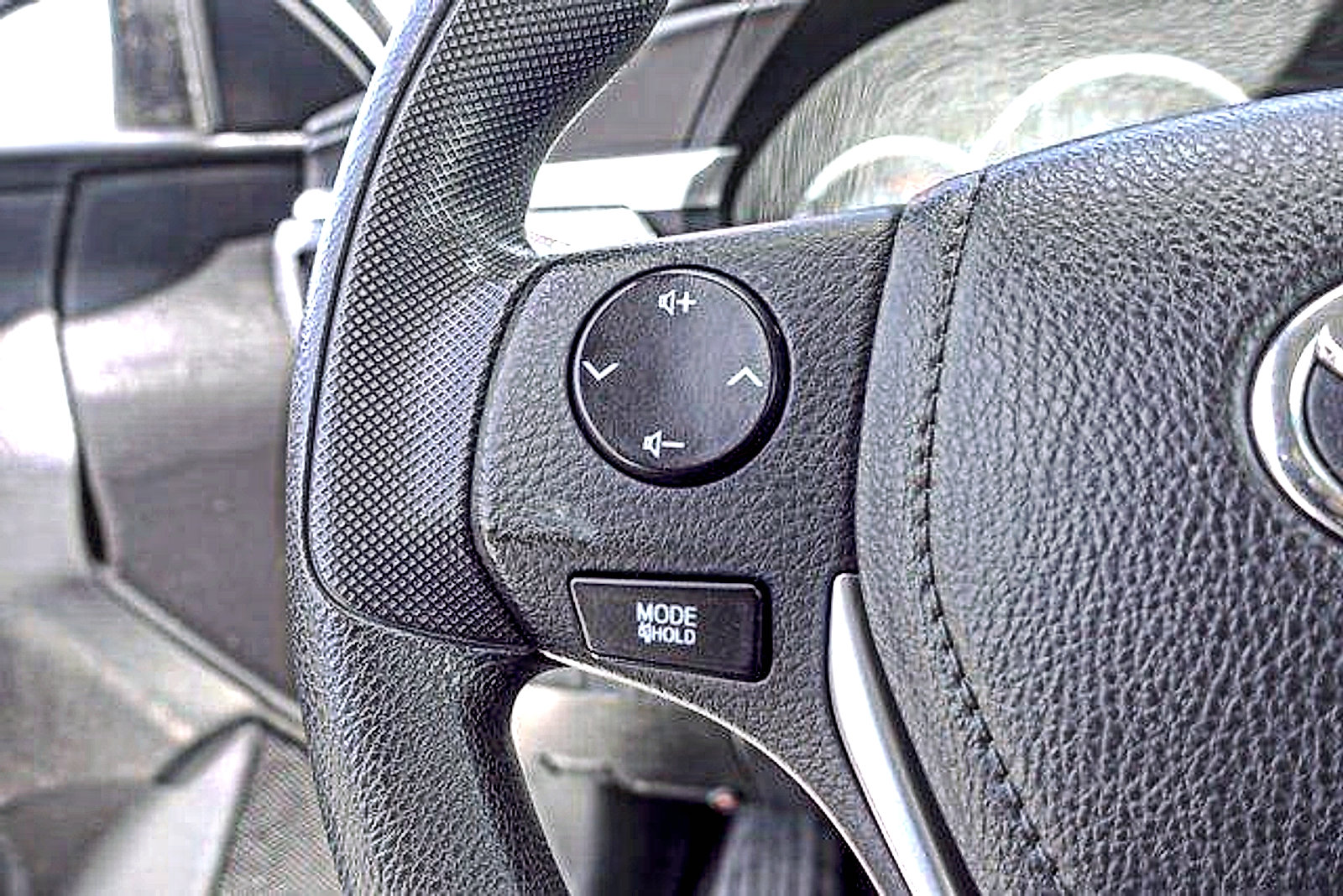 Used 2015 Toyota Corolla L FWD image 14