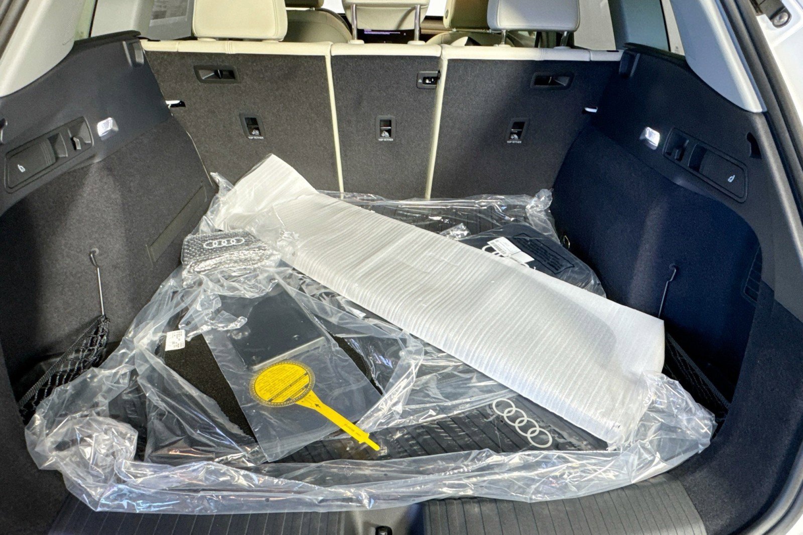 New 2025 Audi Q6 e-tron Premium image 23