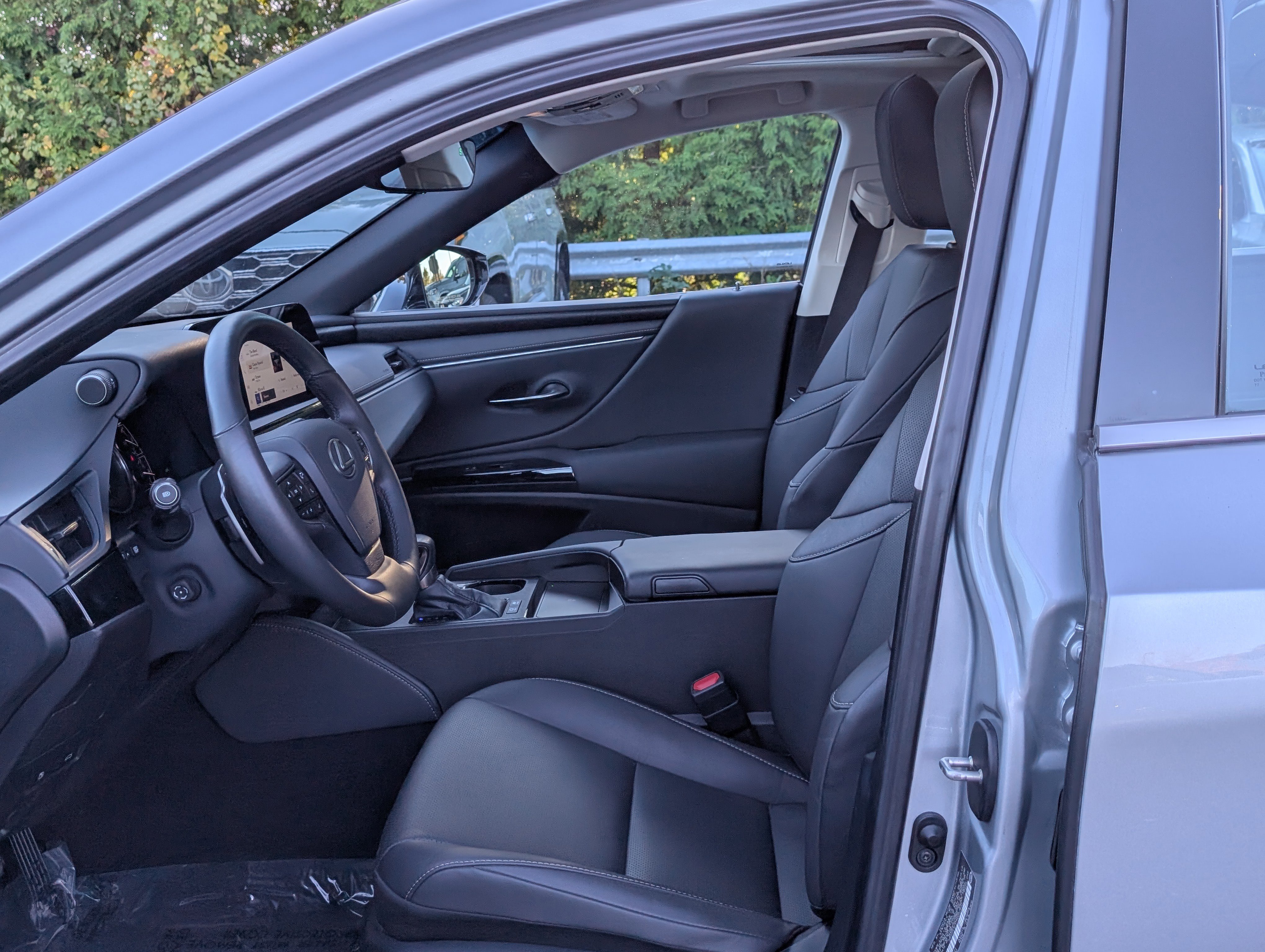 Certified 2024 Lexus ES 300h w/ Premium Package image 15